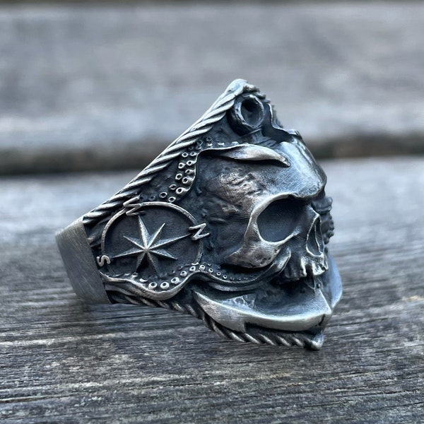 Bague en argent sterling 925 faite à la main de pirate de crâne pour les hommes, anneau gothique vintage de crâne de marin, cadeau d'anneau de crâne de poulpe de boussole d'ancre pour lui