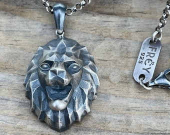 Halsband med lejonhänge i oxiderat sterlingsilver: Gotisk herrberlock