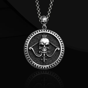 Collar de plata de ley con moneda de calavera de Sagitario: Memento Mori Zodiac