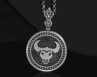 Ciondolo Portafoto A Forma Di Costellazione In Argento 925. Incidi La Foto Di Una Persona Cara E Porta Con Te Il Tuo Ricordo Speciale, Abbinato Al Tuo Segno Zodiacale. Un Regalo Romantico E Unico.