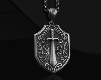 Collar de plata de ley con espada y escudo medieval - Joyería de caballero
