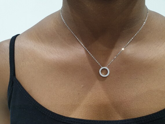 Necklaces with round pendant sale