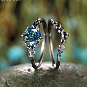 Vintage Rundschliff Schwarz Opal Verlobungsring Set, Punk Moissanite Versprechen Ring, Gothic Braut Set, Witchy Schwarz Ehering Geschenk