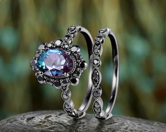 Zestaw pierścionków zaręczynowych z gotyckim czarnym złotem i owalną aleksandrytową aureolą, vintage'owe pierścionki zaręczynowe z motywem kwiatowym, czarny zestaw ślubny, czarna obrączka ślubna na prezent dla niej