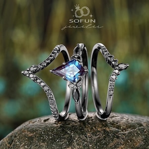 Gothic Kite Shape Alexandrite Engagement Ring Set, Black Rhodium Promise Ring, Black Gold Alexandrite Bridal Set, Witchy Wedding Ring Gift