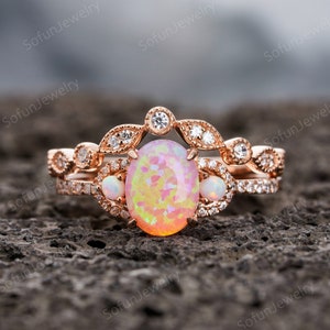 Anello di fidanzamento con pietra portafortuna in opale di fuoco rosa vintage, in argento sterling o oro rosa 14k, set da sposa con opale ovale e moissanite per donna
