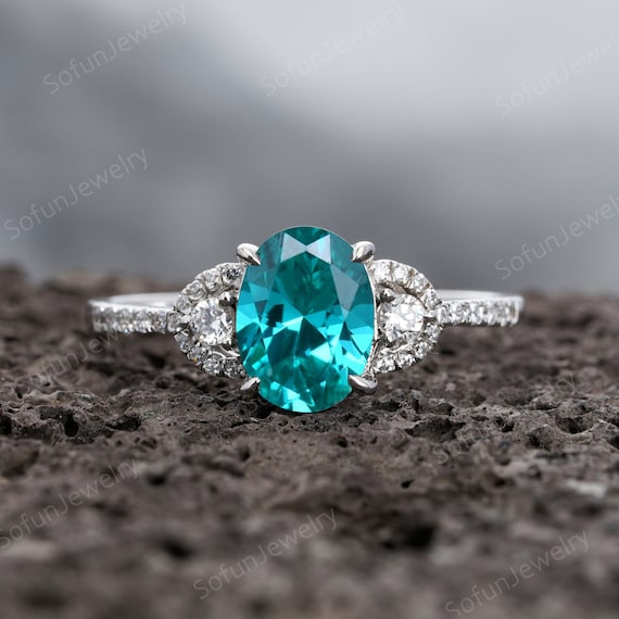 Blue tourmaline ring with diamonds in 18kt white gold