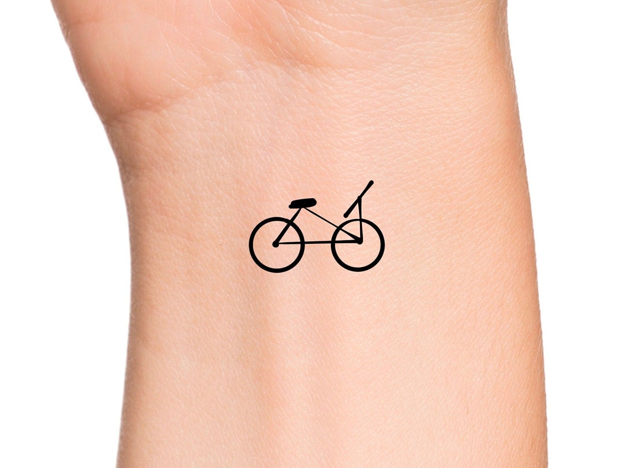 Tiny bike tattoo  Tatuajes bicicletas Tatuajes Tatuajes de arte corporal