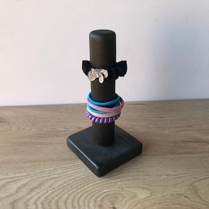 Vertical scrunchie holder stand Wood bracelet display, Handmade hair tie holder Scrunchie tags stand Hair tie organizer Silk scrunchie stand