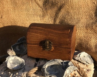 Pequeño cofre del tesoro de madera, Mini cofre pirata Tronco de madera Pequeña caja de madera Cofre de joyería Cofre de juguete Caja de madera decorativa Caja de alijo de madera