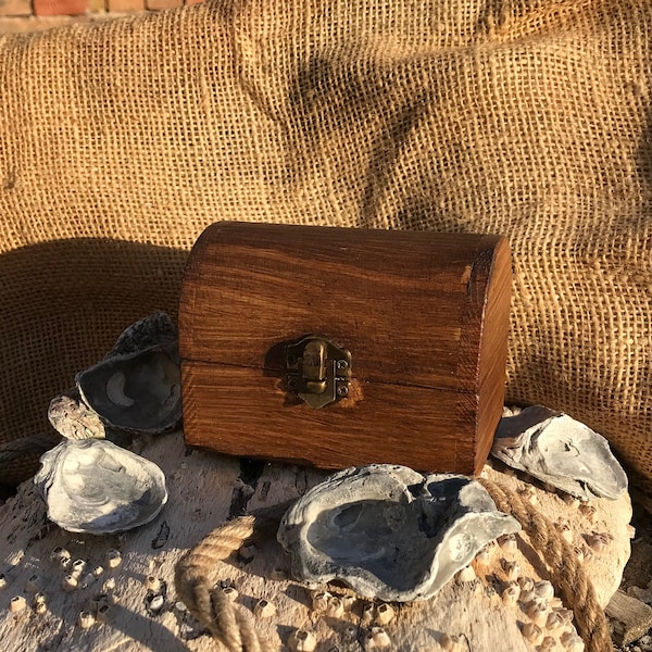 Petit coffre au trésor en bois, mini coffre de pirate Coffre en bois Petite boîte en bois Coffre à bijoux Coffre à jouets Boîte en bois décorative Boîte de cachette en bois