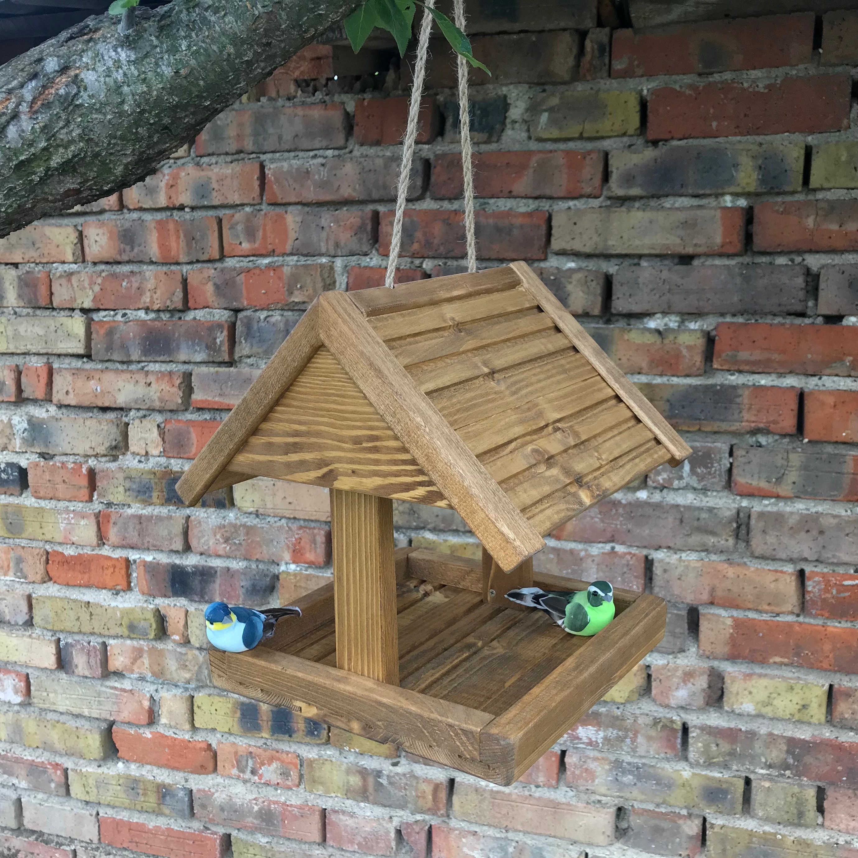 Mangiatoia per uccelli in legno Mangiatoie per uccelli resistenti agli scoiattoli Riparo per semi di cibo per uccelli selvatici sospesi per patio da giardino esterno