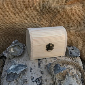 Small wooden treasure chest, Mini pirate chest Wooden trunk Small wooden box Jewelry chest Toy chest Decorative wood box Wooden stash box Natural (unpainted)