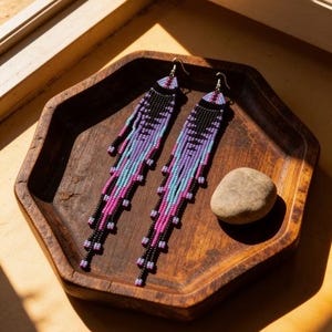 Pendientes llamativos estilo bohemio nativo americano con flecos, colores brillantes y hermosos, borlas extralargas.