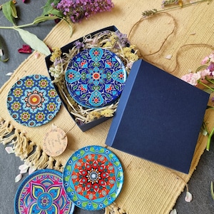 Bomboniere matrimonio e battesimo, box con 6 Sottobicchieri, fiori, tag nomi e spago con motivi Siciliani / Bomboniere nuziali