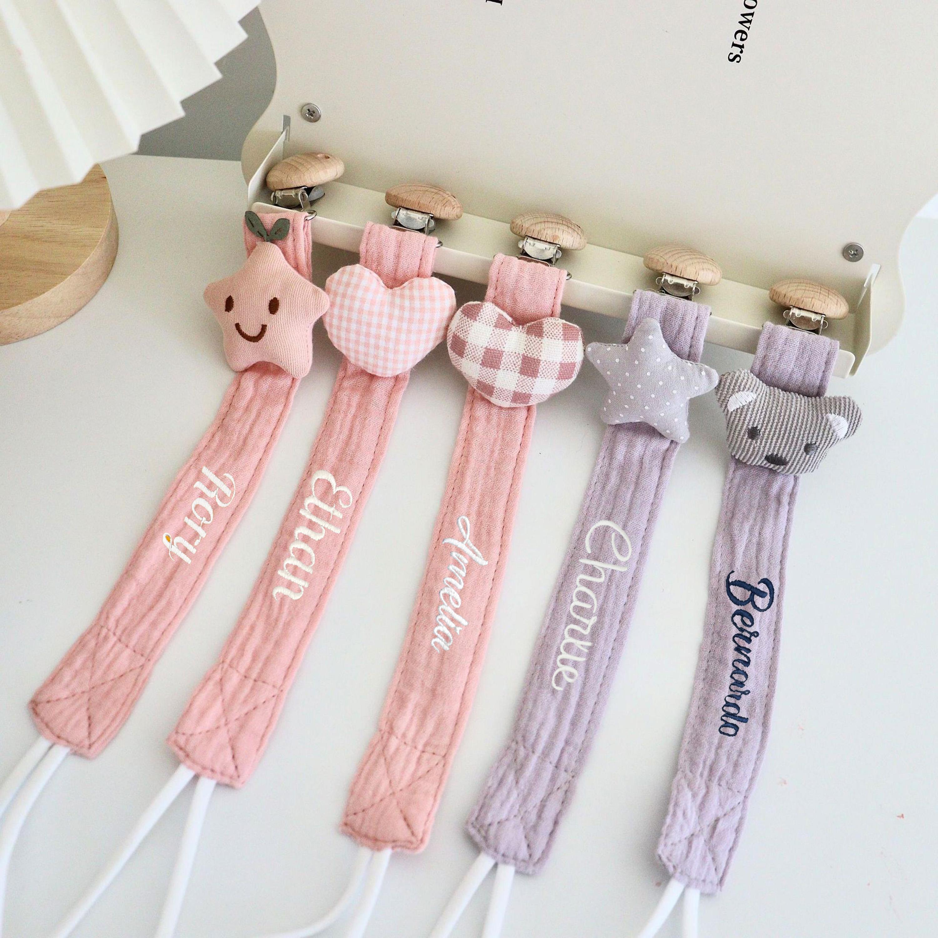 Stickerei Schnullerclip, Name Babyclip, Stickerei Babygeschenk, Baumwolle Schnullerclip, personalisiertes Babygeschenk