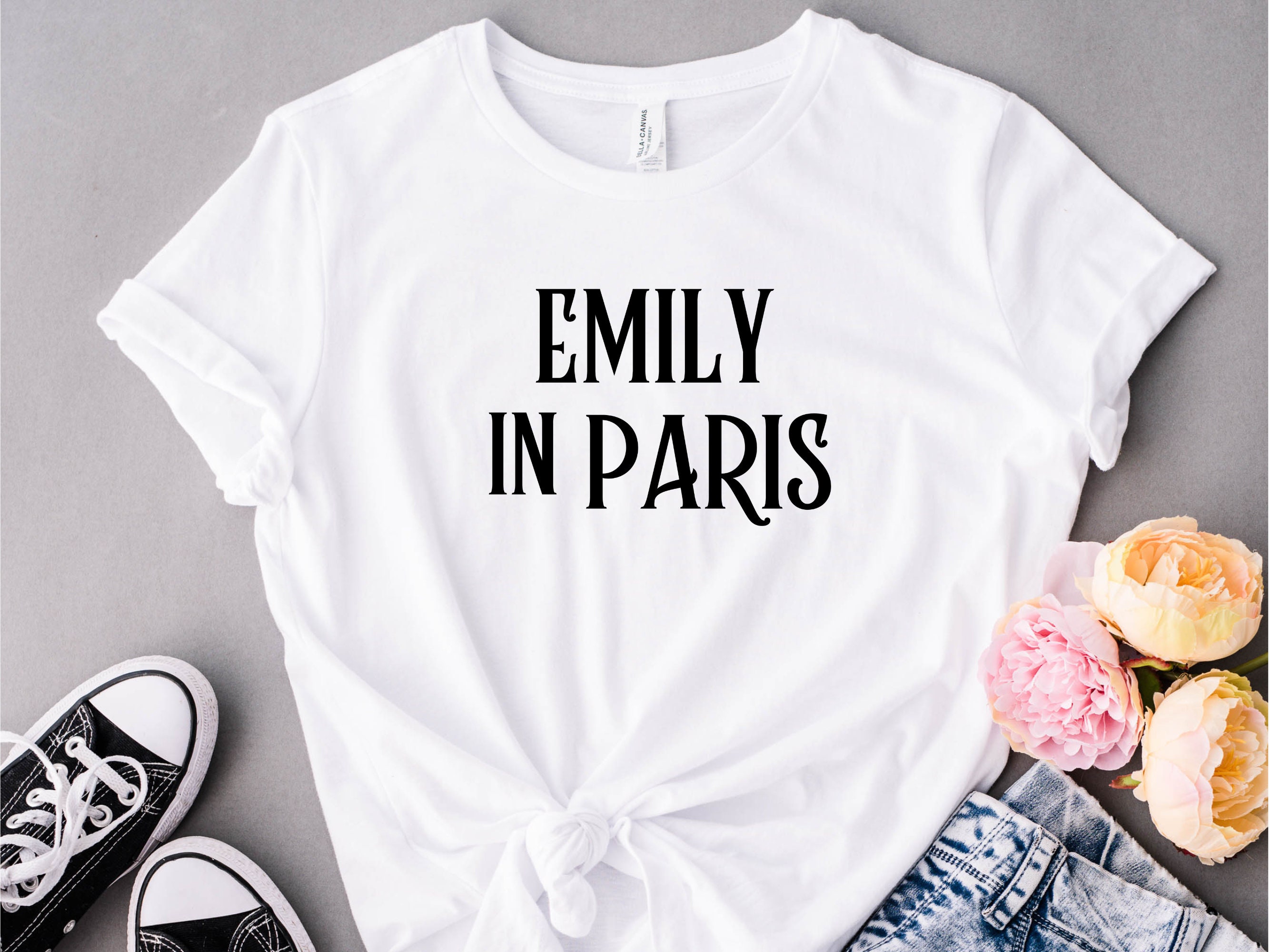Discover Maglietta Emily In Paris T-Shirt Regalo Per Lei E Lui