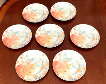 7 platos de ensalada Anthropologie Patina Vie estilo histórico, color beige, estampado floral vintage, diseño pradera.