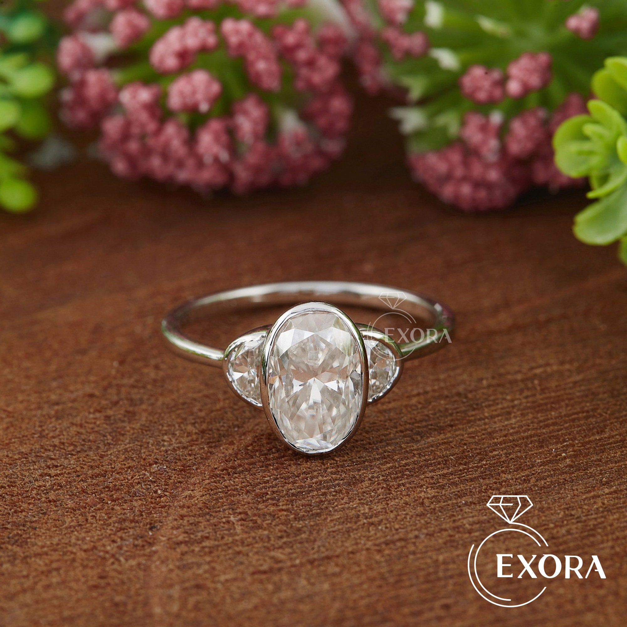Oval ring clearance with side stones