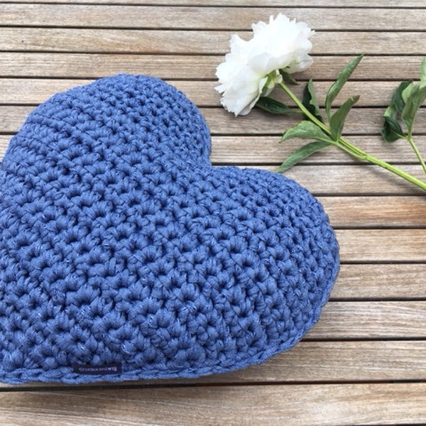 Digital crochet Pattern Heart-shaped Pillow ‘Paris’