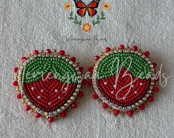 Orecchini a fragola con perline indigene
