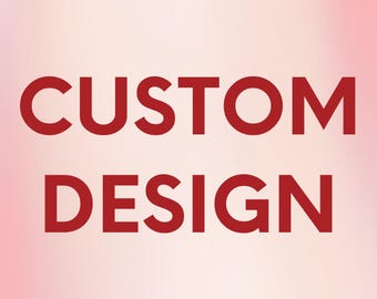 Puede incluir: Las palabras "CUSTOM DESIGN" en negrita y rojo están centradas sobre un fondo suave con degradado rosa y blanco. El texto es grande y fácil de leer, lo que sugiere un servicio o producto relacionado con el diseño personalizado.