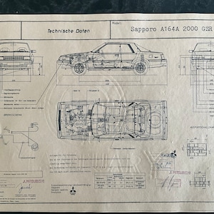 Könnte beinhalten: Eine technische Zeichnung in Schwarzweiß eines Mitsubishi Sapporo A164A 2000 GSR. Die Zeichnung enthält Seiten-, Front- und Draufsichten des Autos sowie ein Diagramm des Bremssystems und des Abgassystems.