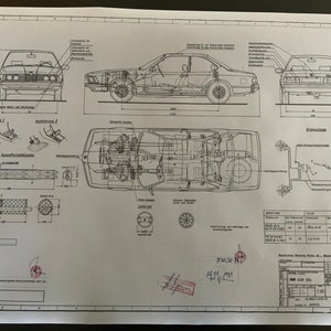 Może przedstawiać: Czarno-biały rysunek techniczny samochodu BMW 635 CSi. Rysunek przedstawia samochód z różnych perspektyw, w tym z przodu, z boku i od dołu. Rysunek zawiera również szczegóły dotyczące wymiarów i cech samochodu.