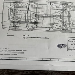 Puede incluir: Un dibujo t&eacute;cnico en blanco y negro del chasis de un autom&oacute;vil. El dibujo est&aacute; etiquetado con el texto "Zusatzbescheid" y "Genehmigt".