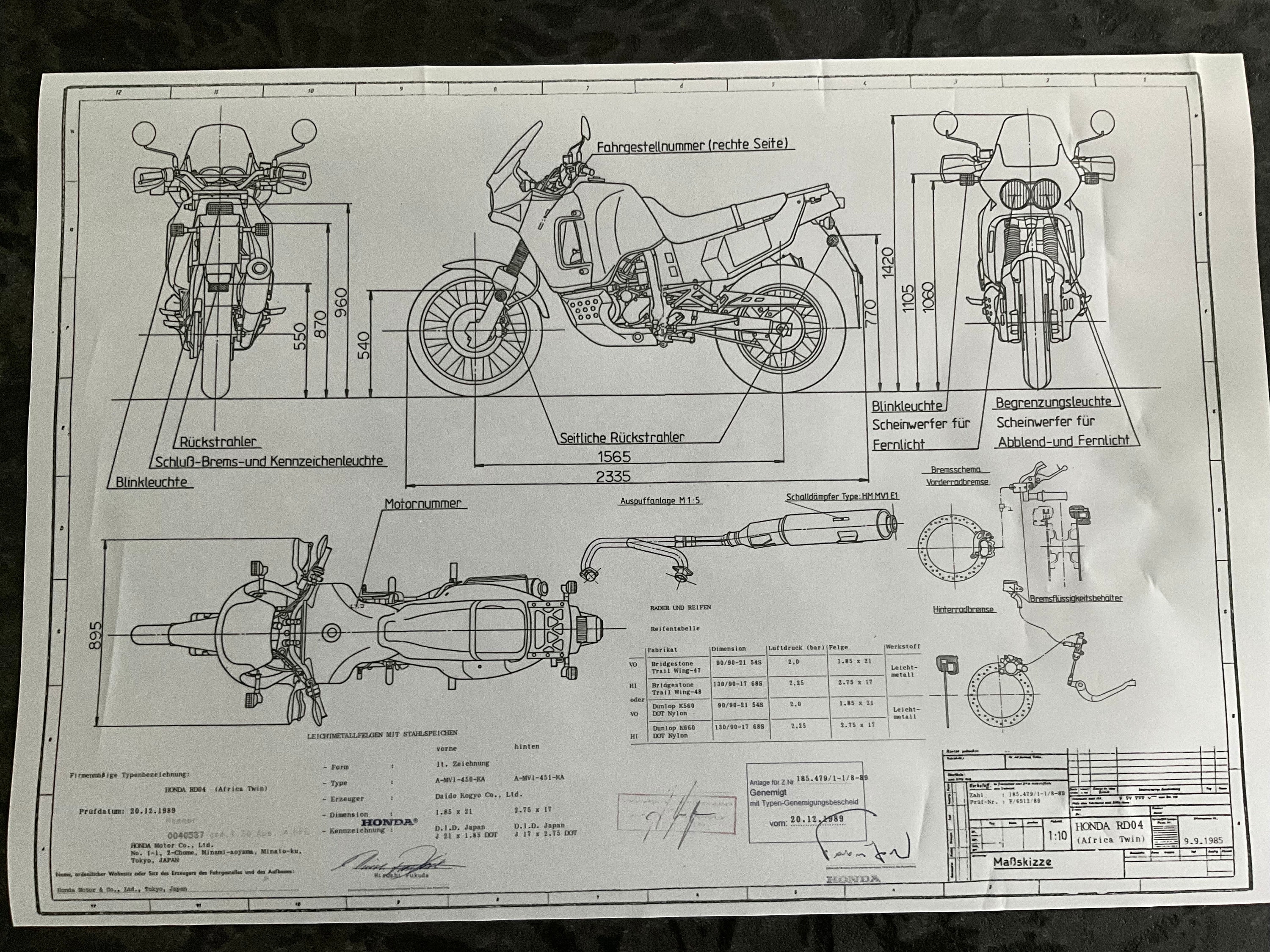 60’’英国アンチーク、バイク会社の立体彫刻絵 Honda Africa Twin From 1989 Construction Drawing ART Work