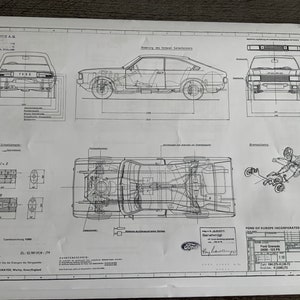 Puede incluir: Un dibujo t&eacute;cnico en blanco y negro de un coche Ford Granada. El dibujo muestra el coche desde diferentes &aacute;ngulos, incluyendo las vistas frontal, lateral y superior. El dibujo tambi&eacute;n incluye detalles de la suspensi&oacute;n y el motor del coche.