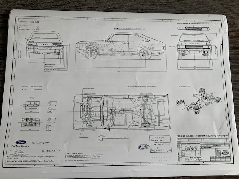 Puede incluir: Un dibujo t&eacute;cnico en blanco y negro de un coche Ford Granada. El dibujo muestra el coche desde diferentes &aacute;ngulos, incluyendo las vistas frontal, lateral y superior. El dibujo tambi&eacute;n incluye detalles de la suspensi&oacute;n y el motor del coche.