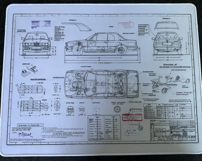 Desk pad / gaming pad BMW E30 with your desired model 316, 320, 325 sedan, 2-door or Touring.