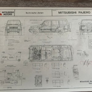 Puede incluir: Especificaciones técnicas para un Mitsubishi Pajero V43, un dibujo en blanco y negro del vehículo, incluyendo el motor, los frenos y el sistema de escape. El dibujo incluye el texto "Mitsubishi Pajero V43" y "Mitsubishi Motors Corporation. Tokyo, Japan".