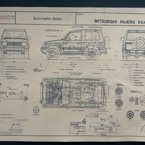 Puede incluir: Un dibujo técnico en blanco y negro de un Mitsubishi Pajero V24. El dibujo muestra el coche desde diferentes ángulos, incluyendo vistas frontal, lateral y superior. El dibujo también incluye detalles sobre las dimensiones del coche, el motor y otras características. El dibujo está fechado el 25 de marzo de 1992.