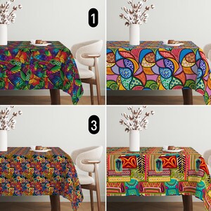 Pode incluir: Quatro diferentes toalhas de mesa coloridas com padrões geométricos. As toalhas de mesa são de várias cores, incluindo vermelho, azul, verde, amarelo e laranja. As toalhas de mesa são todas retangulares e têm uma borda franjada.
