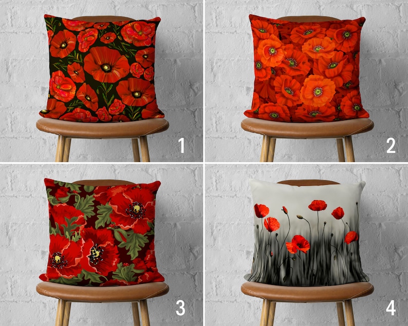 Puede incluir: Cuatro dise&ntilde;os de almohadas diferentes con flores de amapola roja. Las dos primeras almohadas presentan un primer plano de amapolas rojas sobre un fondo oscuro. La tercera almohada presenta un primer plano de amapolas rojas sobre un fondo verde. La cuarta almohada presenta un dise&ntilde;o estilizado de amapolas rojas sobre un fondo blanco.