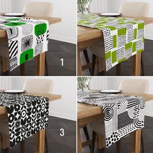 Puede incluir: Cuatro caminos de mesa con diferentes patrones geométricos en negro, blanco y verde. Los caminos de mesa se muestran en mesas de madera con sillas.