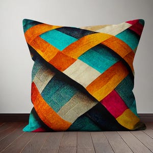 Op de afbeelding: Een kussenhoes met een kleurrijk geometrisch patroon, met een mix van oranje, gele, blauwe, rode en witte strepen. De kussenhoes is gemaakt van een zachte, duurzame stof en perfect om elke kamer een vleugje moderne stijl te geven.