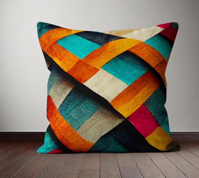 Op de afbeelding: Een kussenhoes met een kleurrijk geometrisch patroon, met een mix van oranje, gele, blauwe, rode en witte strepen. De kussenhoes is gemaakt van een zachte, duurzame stof en perfect om elke kamer een vleugje moderne stijl te geven.