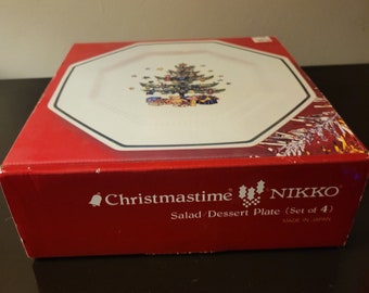 Nikko Christmastime Set of 4 Salad/Dessert plates.