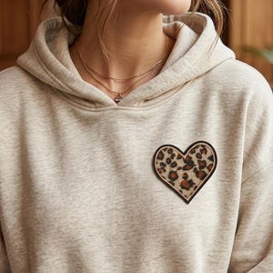 Herz Patch Leopardenmuster | Aufbügler & Aufnäher | Leo Herz für Jeansjacke, Tasche und Kleidung | Emoji Iron-On