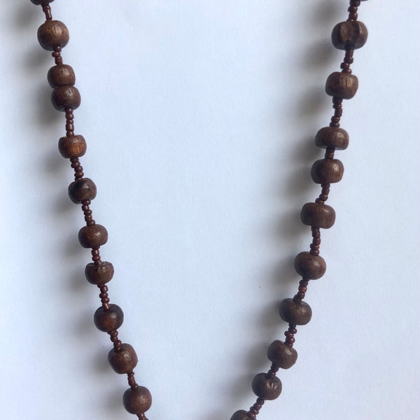 Necklace with natural wooden beads and brown beads with Tanzanian shell in the center