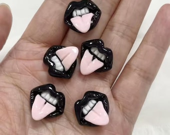 Tongue Out Lips-berlocker (5-10-pack) | Decoden mobilskal-utsmyckningar