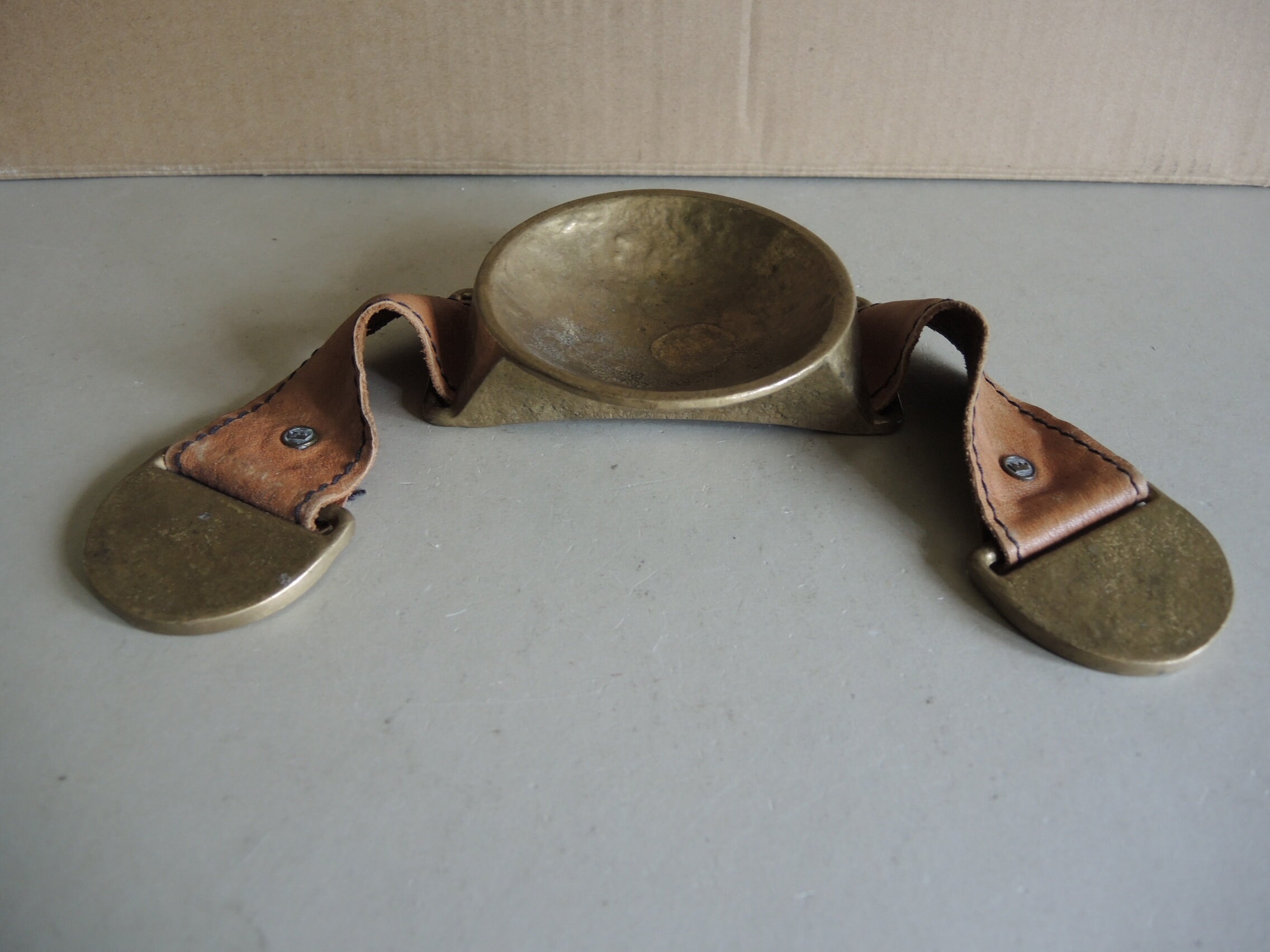 vintage women’s handarbeit brass leather Vintage 60s 70s Womens M L Heavy Leather Belt Handtooled  main image 2