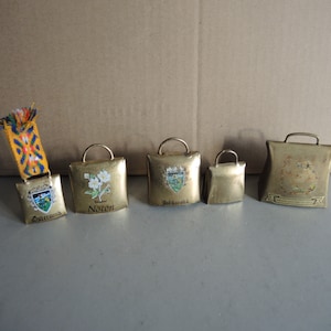 Set of 5 Vintage brass color metal Cow bells / small size Souvenir Bell / Home Décor / Alpine Swiss style Bell / old style animal bell