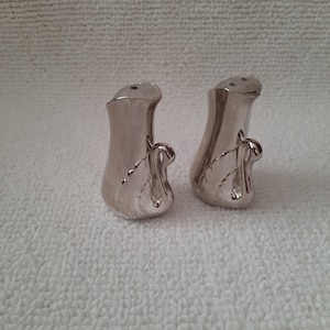 Vintage Collectible  Salt & Pepper Shakers Swan style