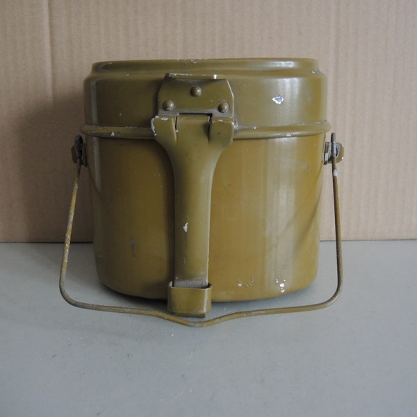 Vintage USSR era  soldiers Mess Kit Soviet Army field FOOD KETTLE 1950s / Rustic Kitchen Décor / Farmhouse décor / Aluminum bowl / metal cup