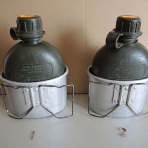 ONE!!! Vintage Hard Plastic Military Canteen with container / Water Flask / Military Water Bottle / Drink Flask / Army Collectible Accessory