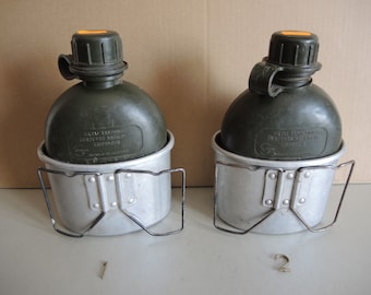 ONE!!! Vintage Hard Plastic Military Canteen with container / Water Flask / Military Water Bottle / Drink Flask / Army Collectible Accessory